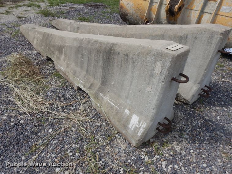 image for item DI7689 (2) tapered concrete barriers