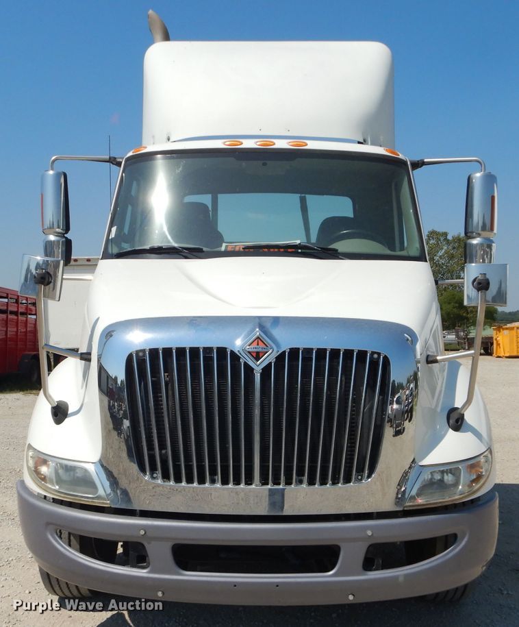 image for item DI8261 2012 International 8600  semi truck