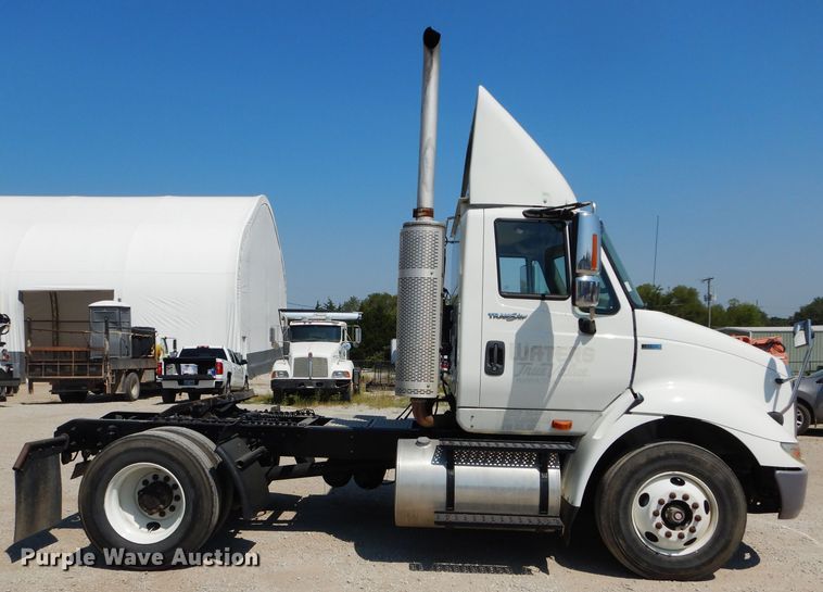 image for item DI8261 2012 International 8600  semi truck