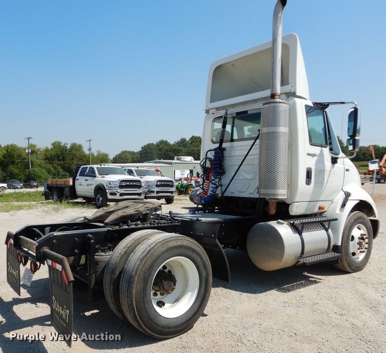 image for item DI8261 2012 International 8600  semi truck