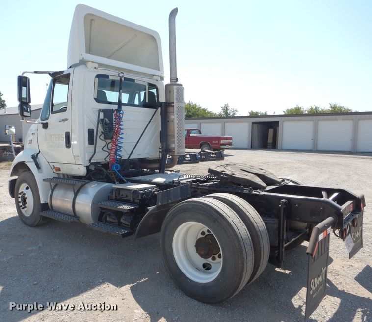 image for item DI8261 2012 International 8600  semi truck