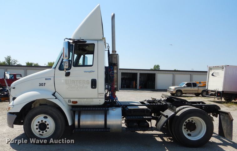 image for item DI8261 2012 International 8600  semi truck