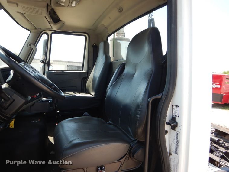 image for item DI8261 2012 International 8600  semi truck