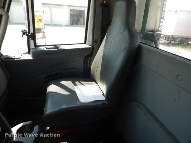 image for item DI8261 2012 International 8600  semi truck