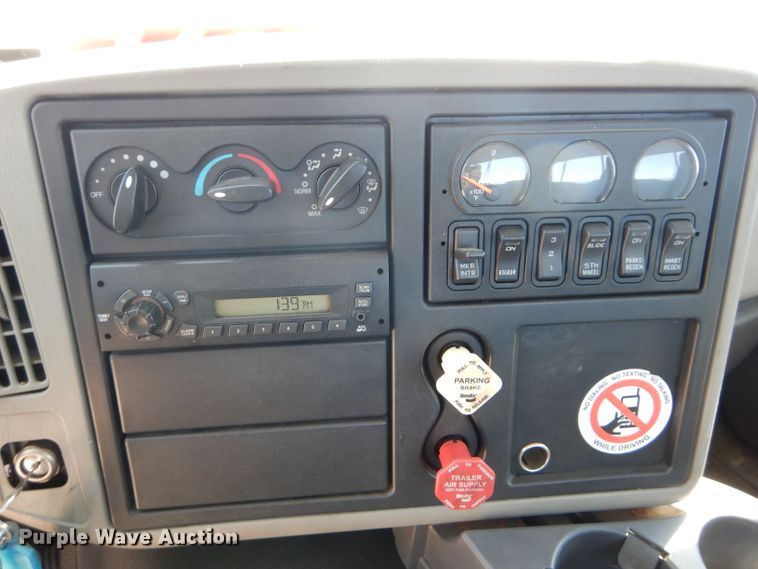 image for item DI8261 2012 International 8600  semi truck