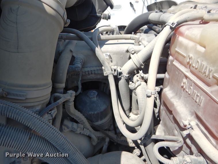 image for item DI8261 2012 International 8600  semi truck