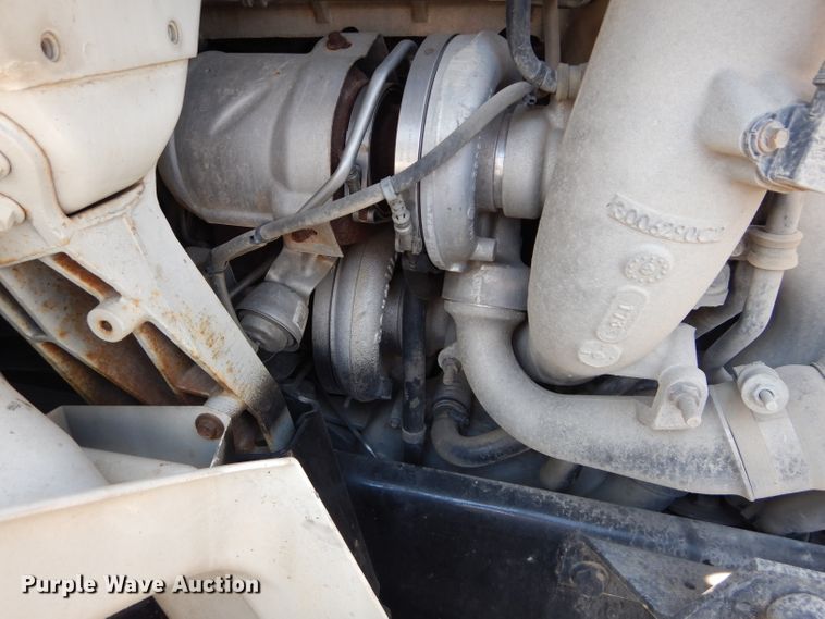 image for item DI8261 2012 International 8600  semi truck