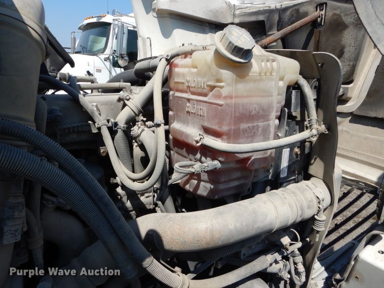 image for item DI8261 2012 International 8600  semi truck