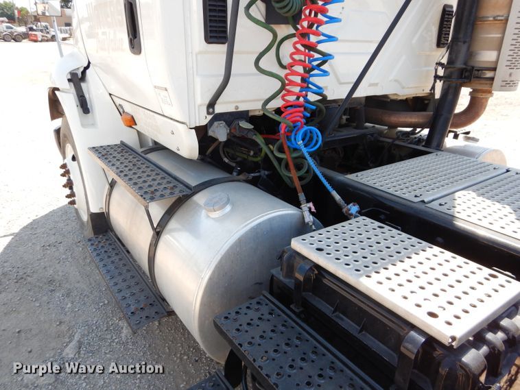 image for item DI8261 2012 International 8600  semi truck