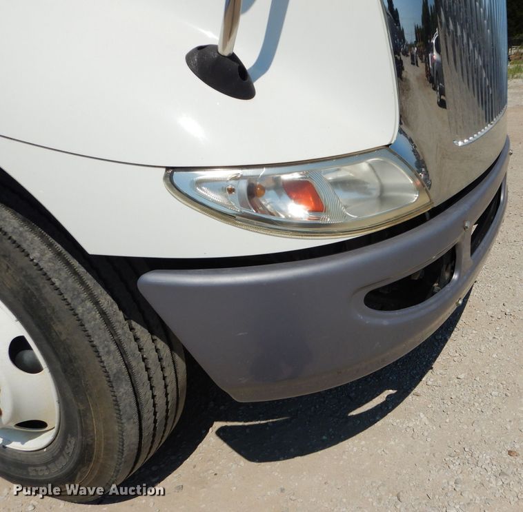 image for item DI8261 2012 International 8600  semi truck