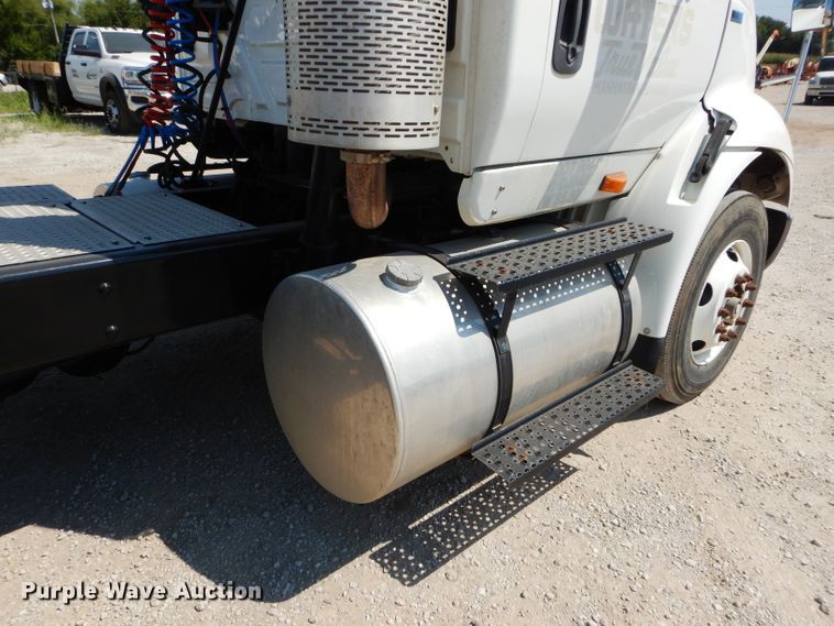 image for item DI8261 2012 International 8600  semi truck