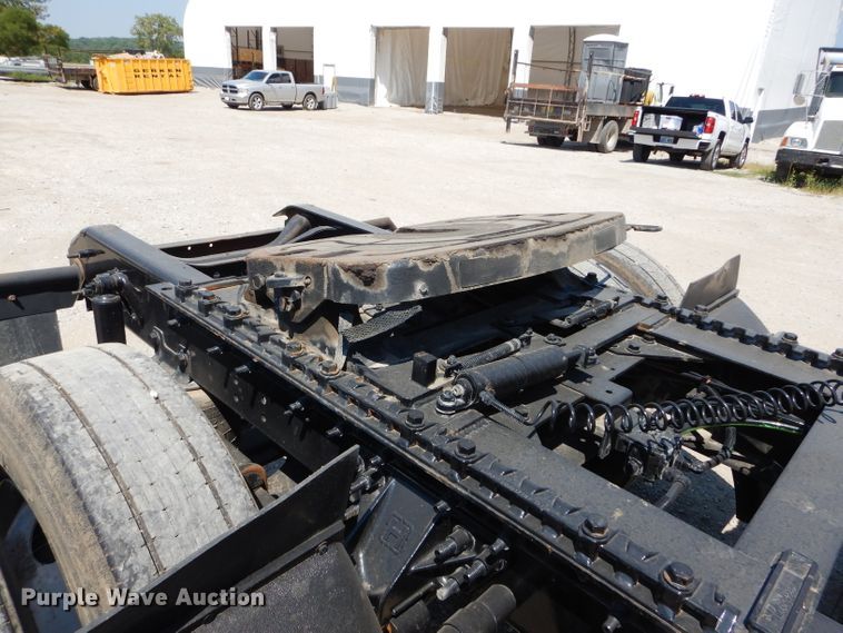 image for item DI8261 2012 International 8600  semi truck