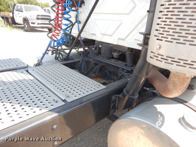 image for item DI8261 2012 International 8600  semi truck