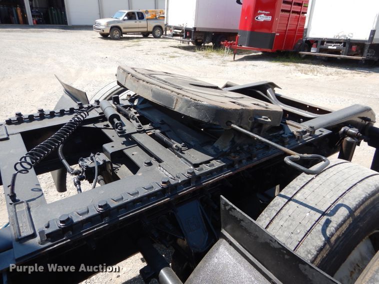 image for item DI8261 2012 International 8600  semi truck