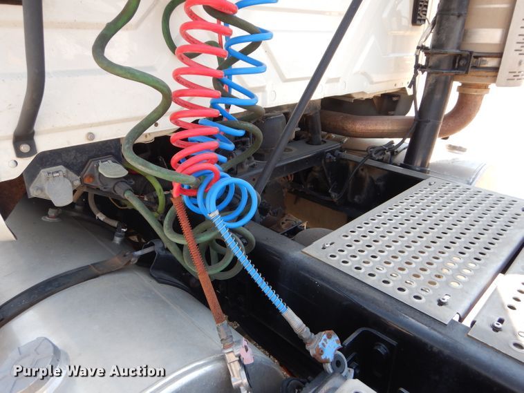 image for item DI8261 2012 International 8600  semi truck