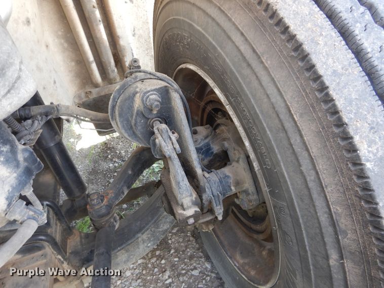 image for item DI8261 2012 International 8600  semi truck