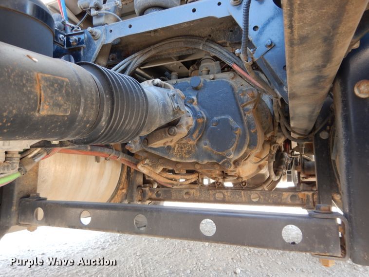 image for item DI8261 2012 International 8600  semi truck