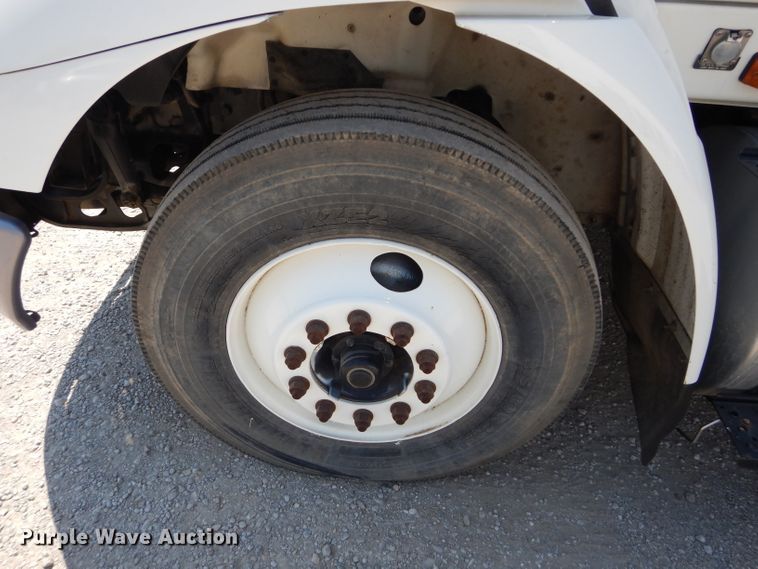 image for item DI8261 2012 International 8600  semi truck