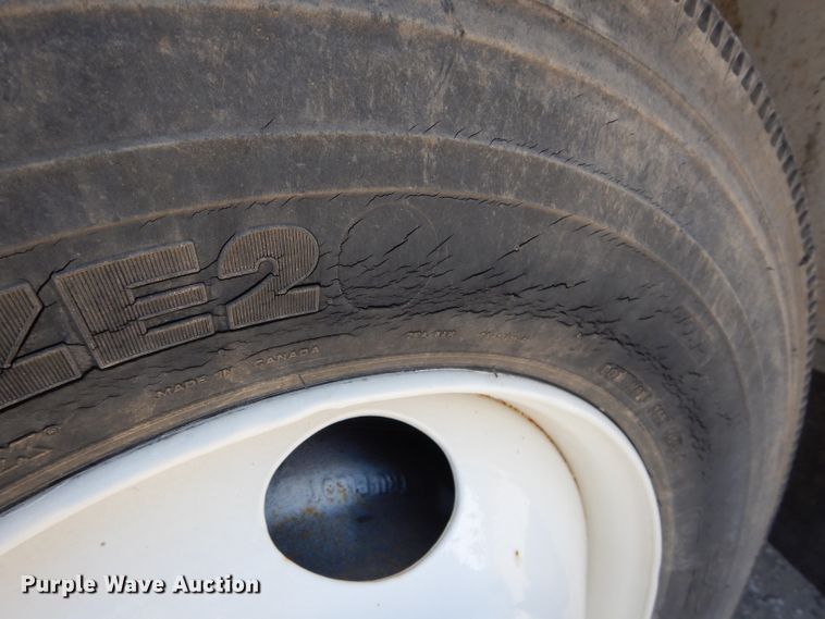 image for item DI8261 2012 International 8600  semi truck