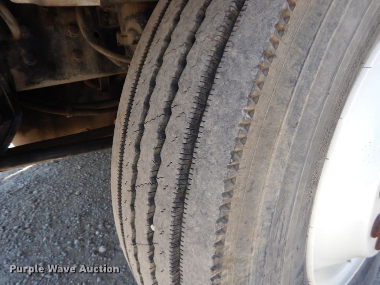 image for item DI8261 2012 International 8600  semi truck