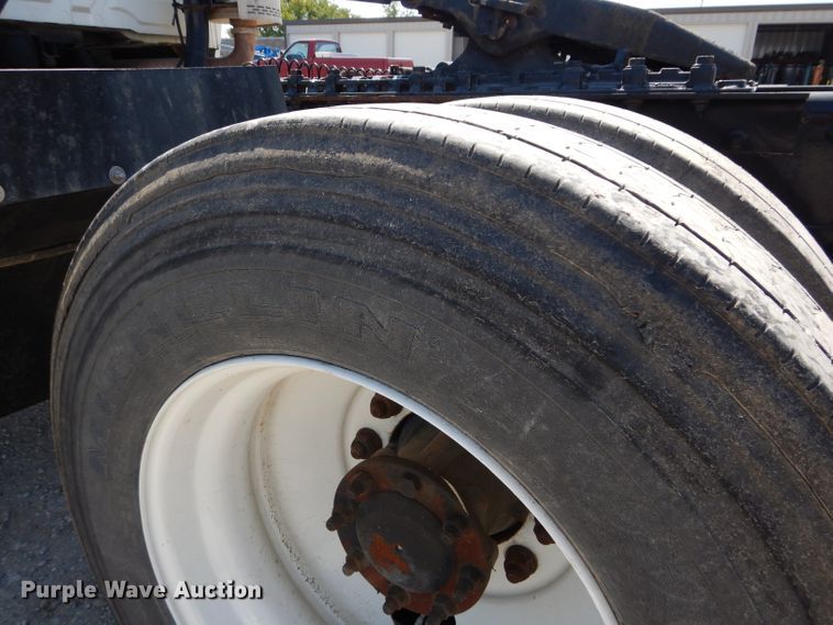 image for item DI8261 2012 International 8600  semi truck