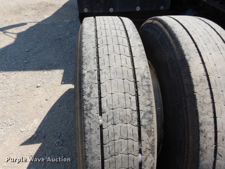 image for item DI8261 2012 International 8600  semi truck