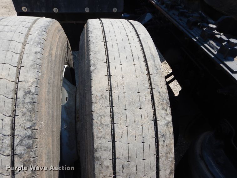 image for item DI8261 2012 International 8600  semi truck