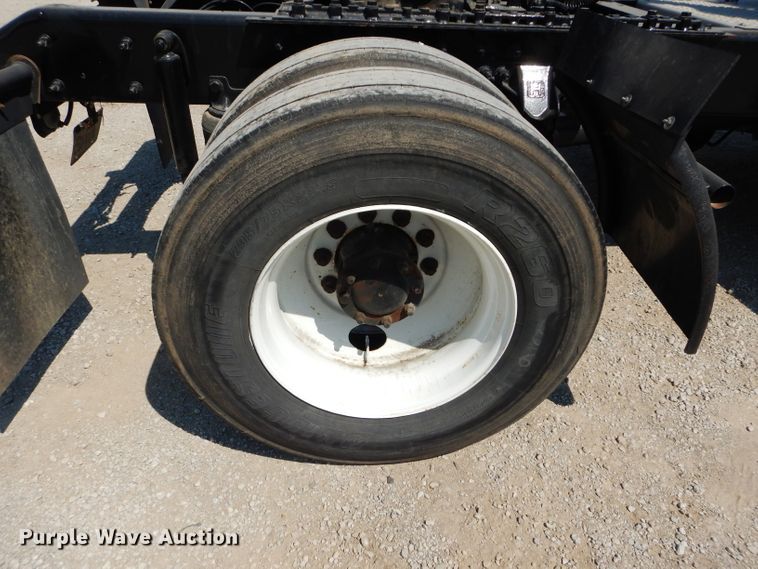 image for item DI8261 2012 International 8600  semi truck