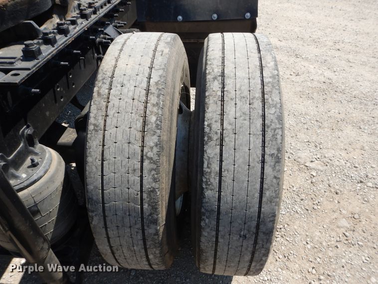 image for item DI8261 2012 International 8600  semi truck