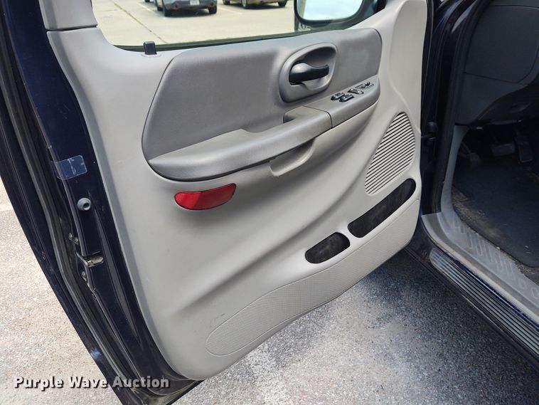 image for item EQ9411 2004 Ford F150 SuperCab pickup truck