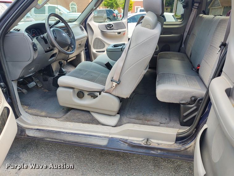 image for item EQ9411 2004 Ford F150 SuperCab pickup truck