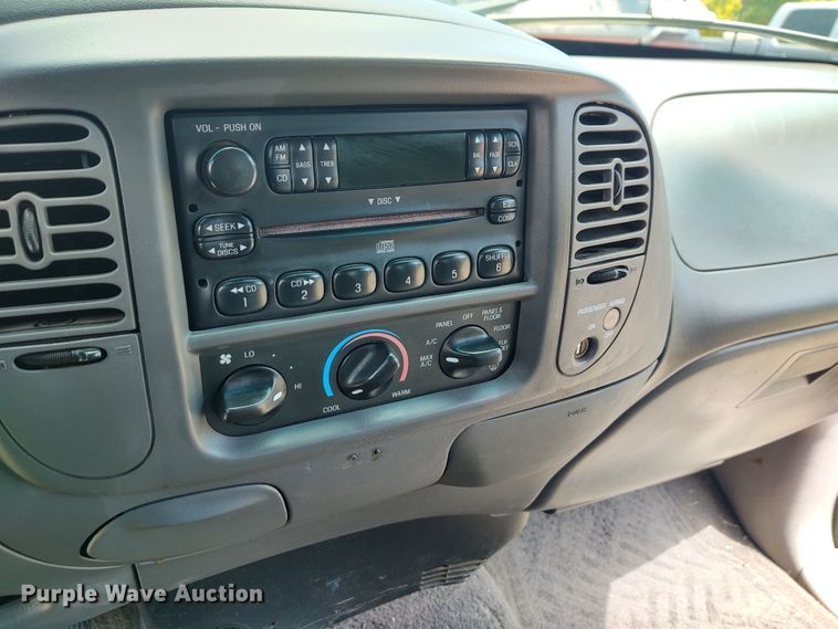 image for item EQ9411 2004 Ford F150 SuperCab pickup truck