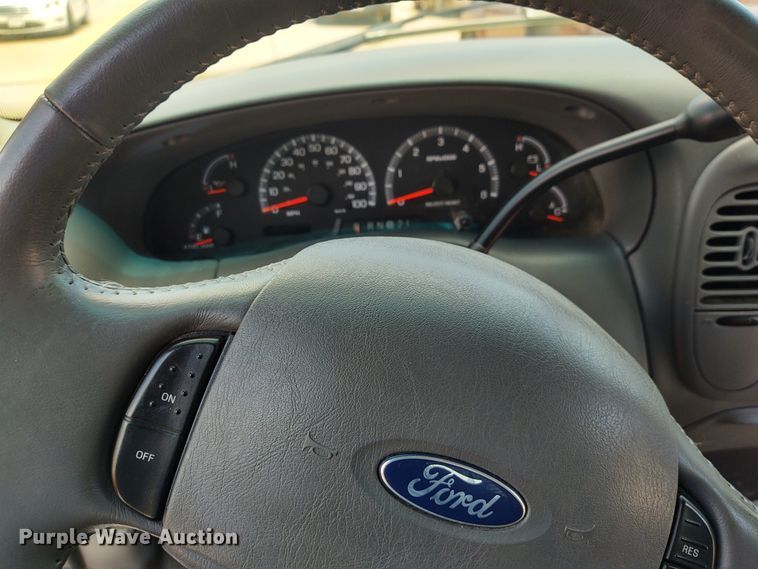 image for item EQ9411 2004 Ford F150 SuperCab pickup truck