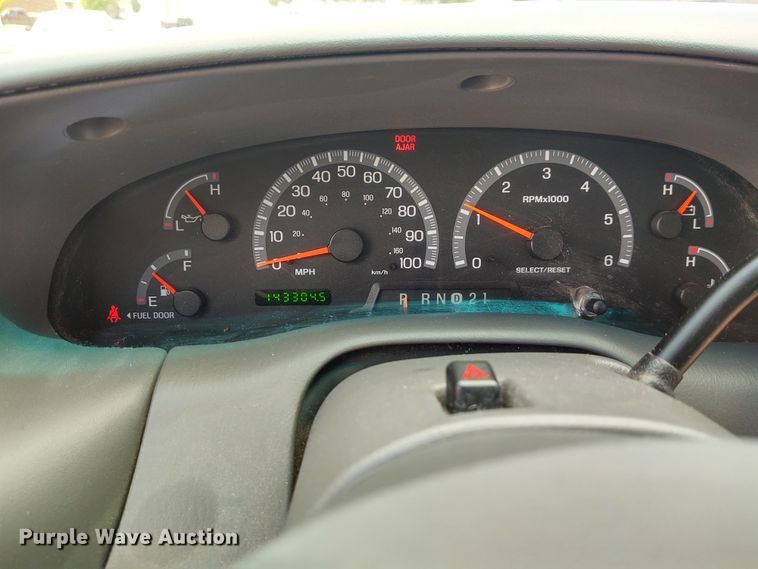 image for item EQ9411 2004 Ford F150 SuperCab pickup truck