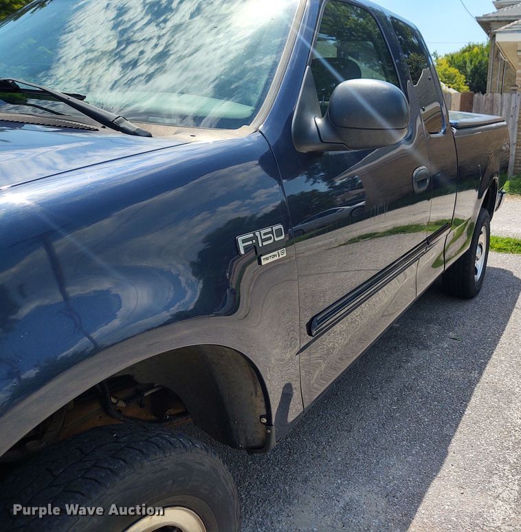 image for item EQ9411 2004 Ford F150 SuperCab pickup truck