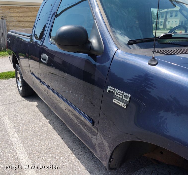 image for item EQ9411 2004 Ford F150 SuperCab pickup truck