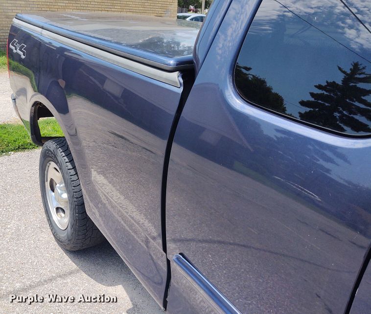 image for item EQ9411 2004 Ford F150 SuperCab pickup truck