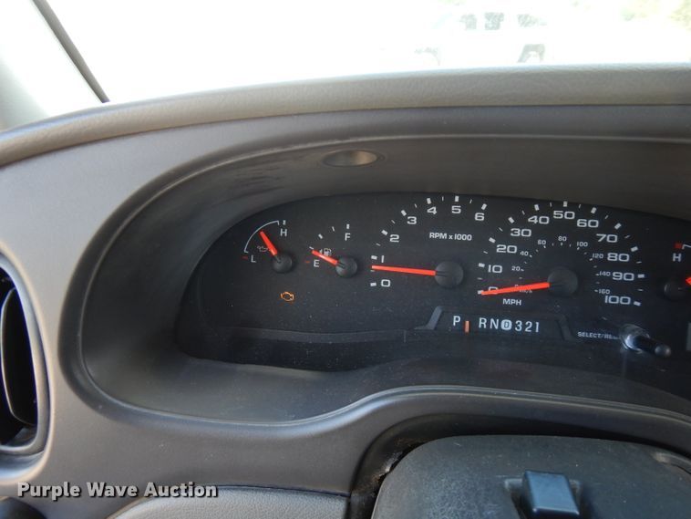 image for item FN9365 2005 Ford E350 Super Duty  shuttle bus