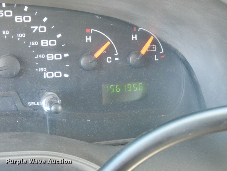 image for item FN9365 2005 Ford E350 Super Duty  shuttle bus