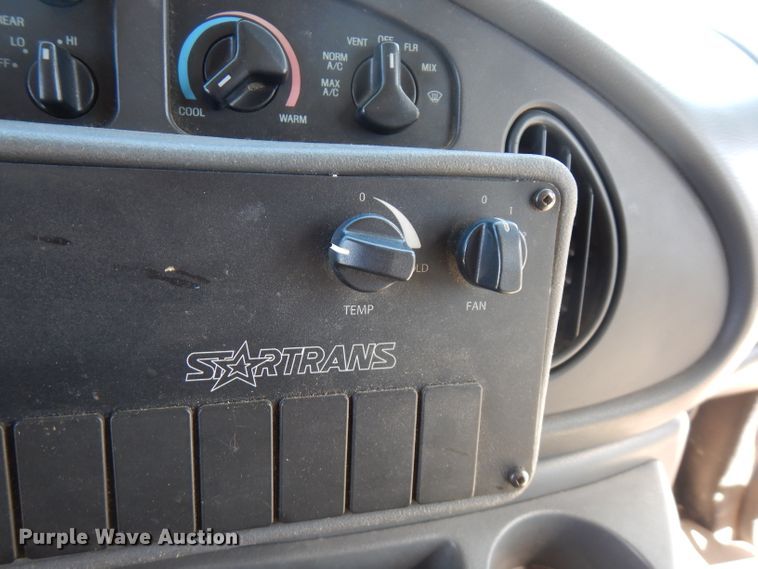 image for item FN9365 2005 Ford E350 Super Duty  shuttle bus