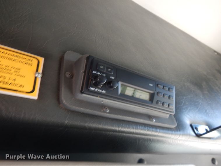 image for item FN9365 2005 Ford E350 Super Duty  shuttle bus