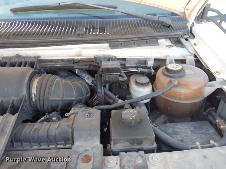 image for item FN9365 2005 Ford E350 Super Duty  shuttle bus