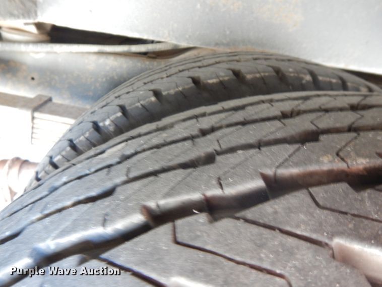 image for item FN9365 2005 Ford E350 Super Duty  shuttle bus