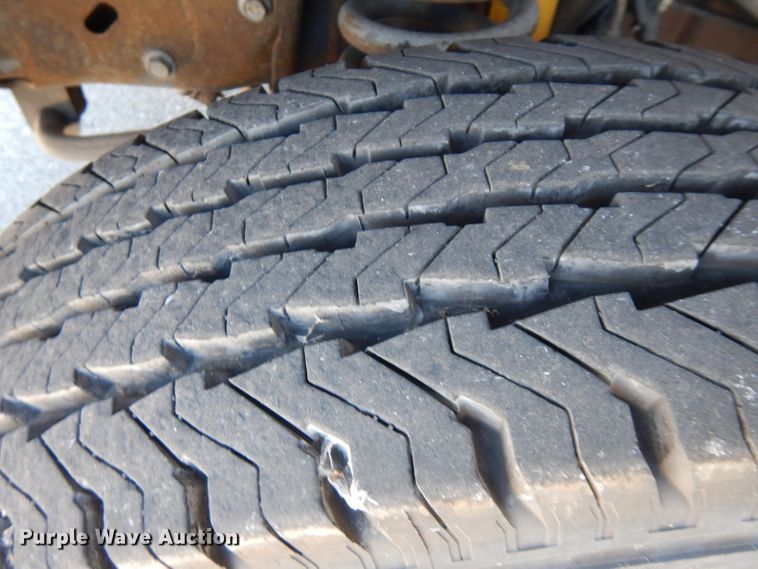 image for item FN9365 2005 Ford E350 Super Duty  shuttle bus