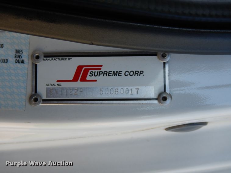 image for item FN9365 2005 Ford E350 Super Duty  shuttle bus