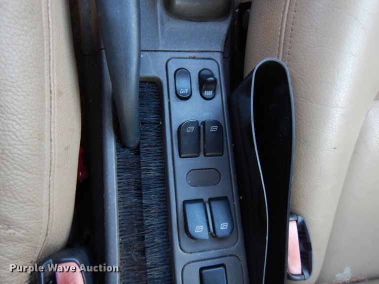 image for item FN9375 2003 Saab 9-3  convertible