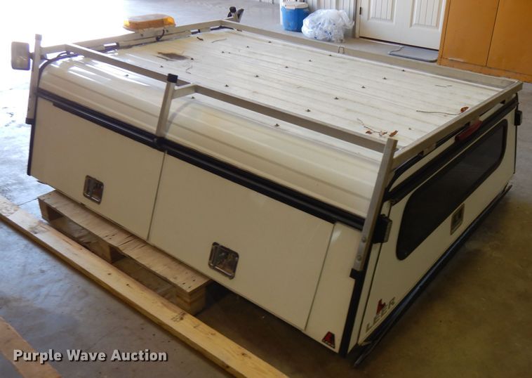 image for item FN9382 Leer topper