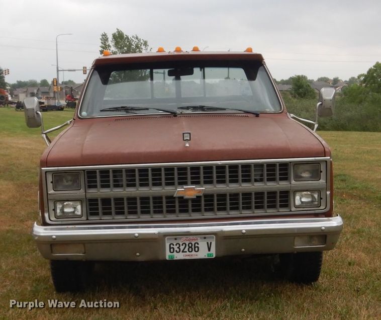 image for item FT9042 1982 Chevrolet C30  flatbed tow truck