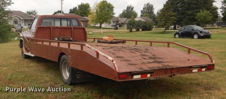 image for item FT9042 1982 Chevrolet C30  flatbed tow truck