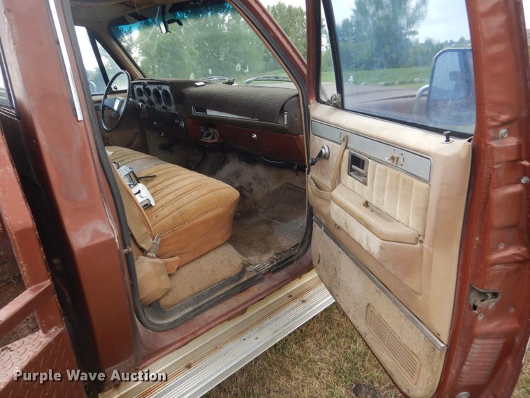 image for item FT9042 1982 Chevrolet C30  flatbed tow truck